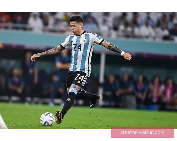 恩佐中场组织力持续提升，表现备受关注。