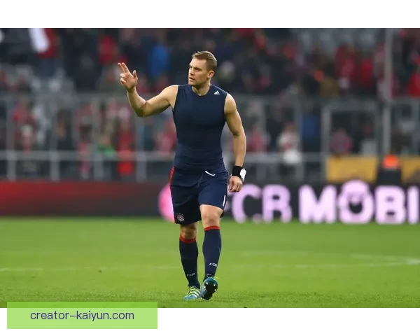 诺伊尔扑救方式解析：站位与出击时机展现门将技术新维度